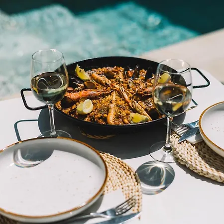 Neptuno & 4 Sup Calella