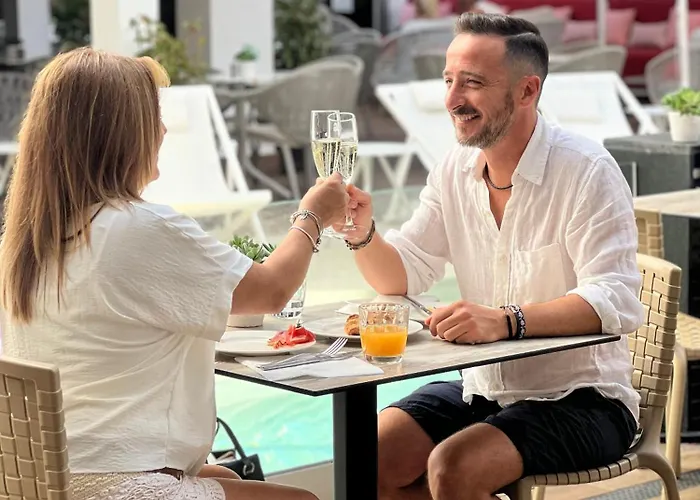 ホテル Neptuno & 4 Sup