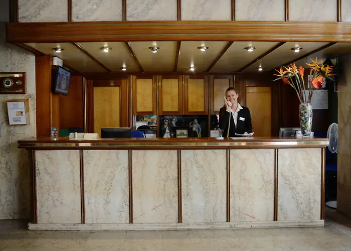 ホテル Neptuno & 4 Sup カレーリャ