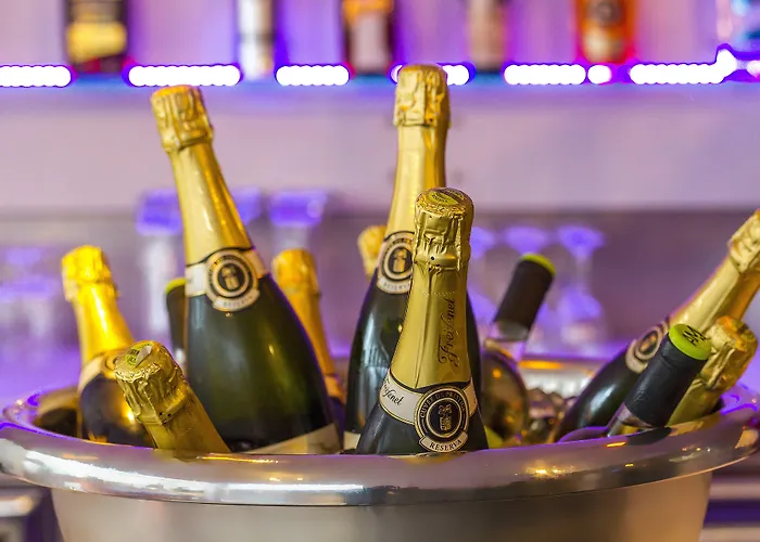 Neptuno & 4 Sup ホテル