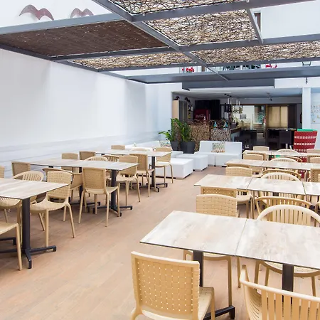 Neptuno & 4 Sup 4* Calella