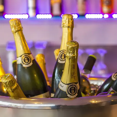 Neptuno & 4 Sup Hotel