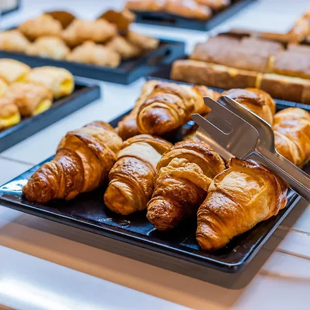 Neptuno & 4 Sup Calella